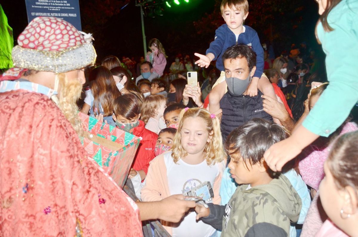 Los Reyes Magos Recorrieron La Ciudad Y Adoraron Al Ni O Dios En Su