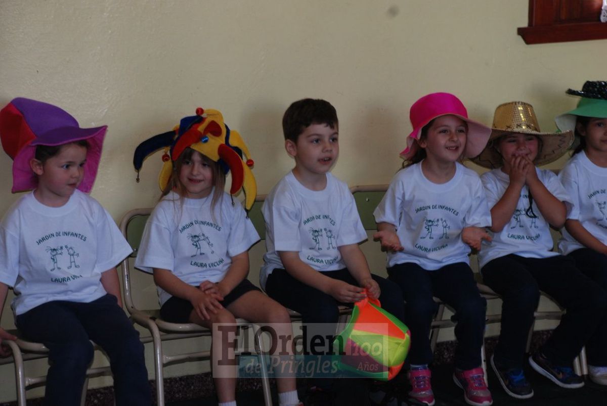 Jardineritos presentaron su remeritas de egresados