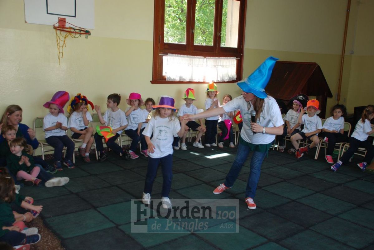 Jardineritos presentaron su remeritas de egresados