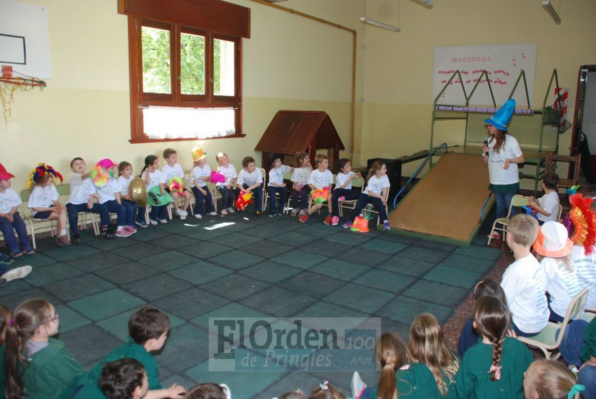 Jardineritos presentaron su remeritas de egresados