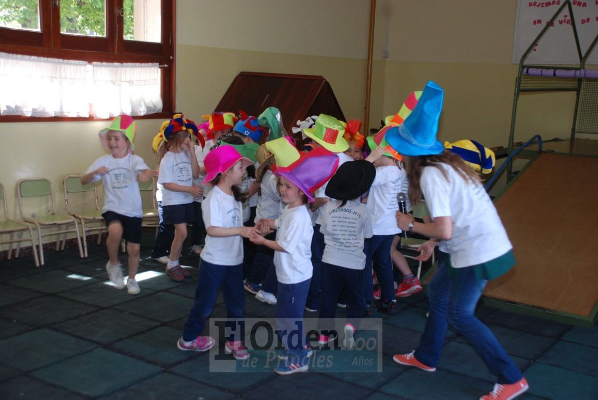 Jardineritos presentaron su remeritas de egresados