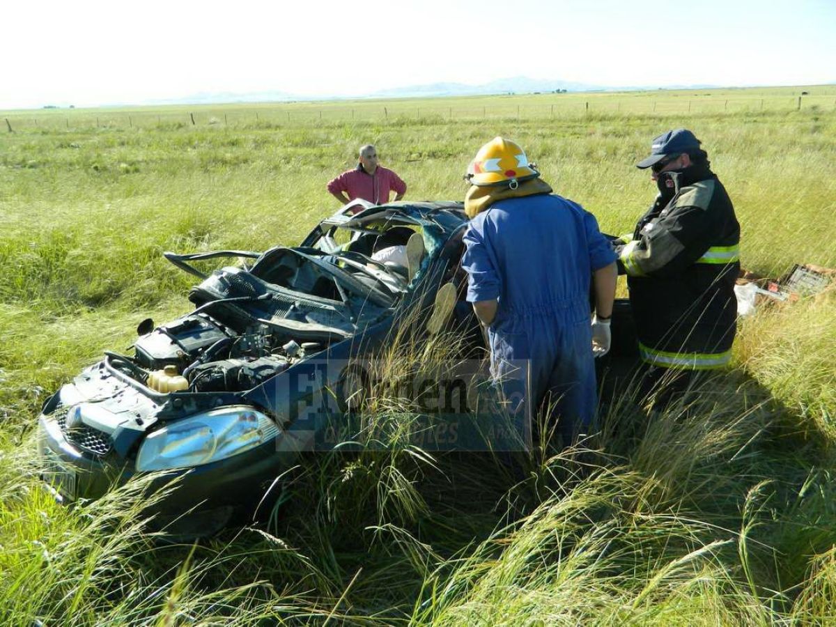 Una mujer quedó herida tras vuelco del vehículo