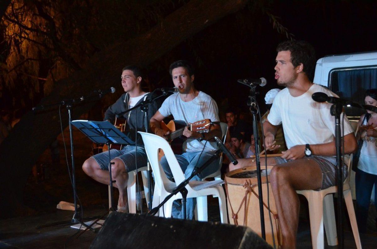 Ayer, cientos de personas,  disfrutaron del balneario
