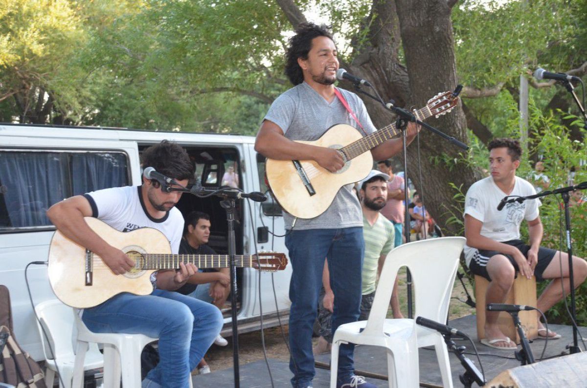 Ayer, cientos de personas,  disfrutaron del balneario