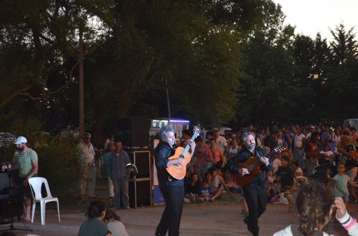 Ayer, cientos de personas,  disfrutaron del balneario