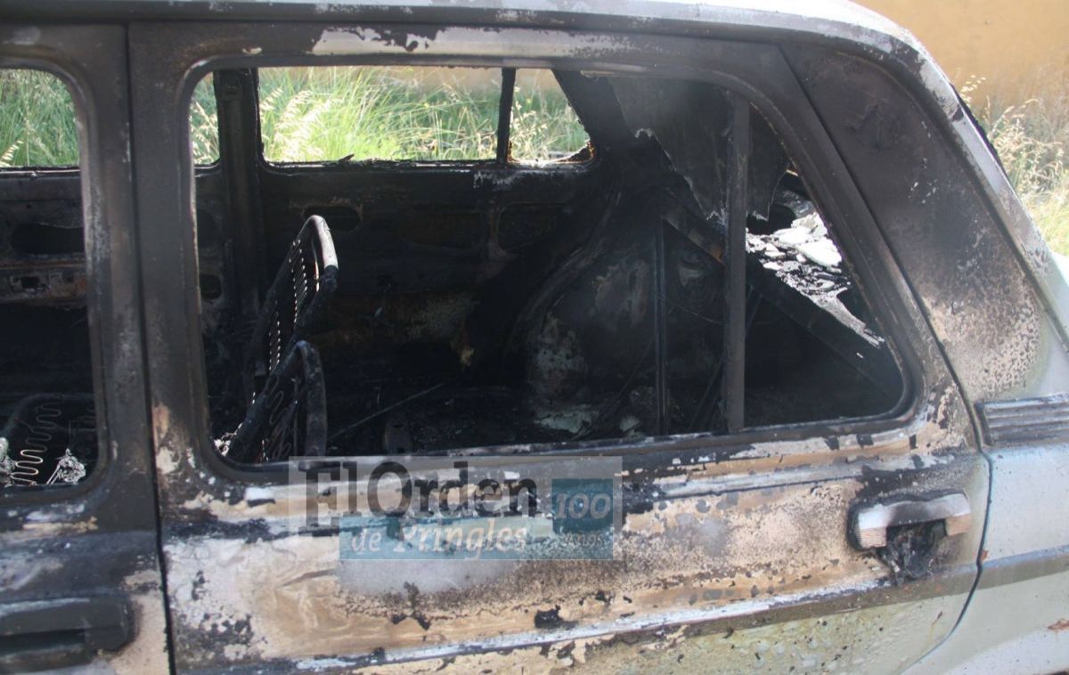 Incendian un automóvil