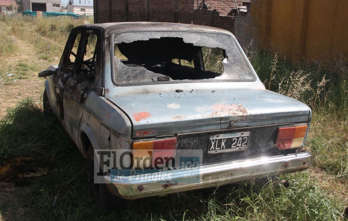Incendian un automóvil