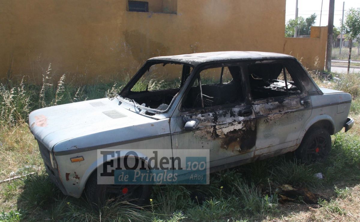 Incendian un automóvil