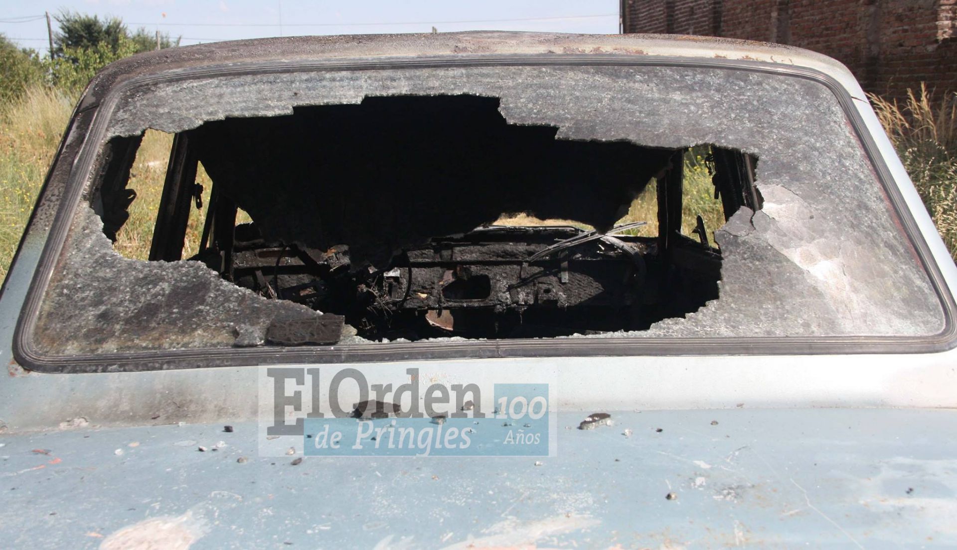 Incendian un automóvil