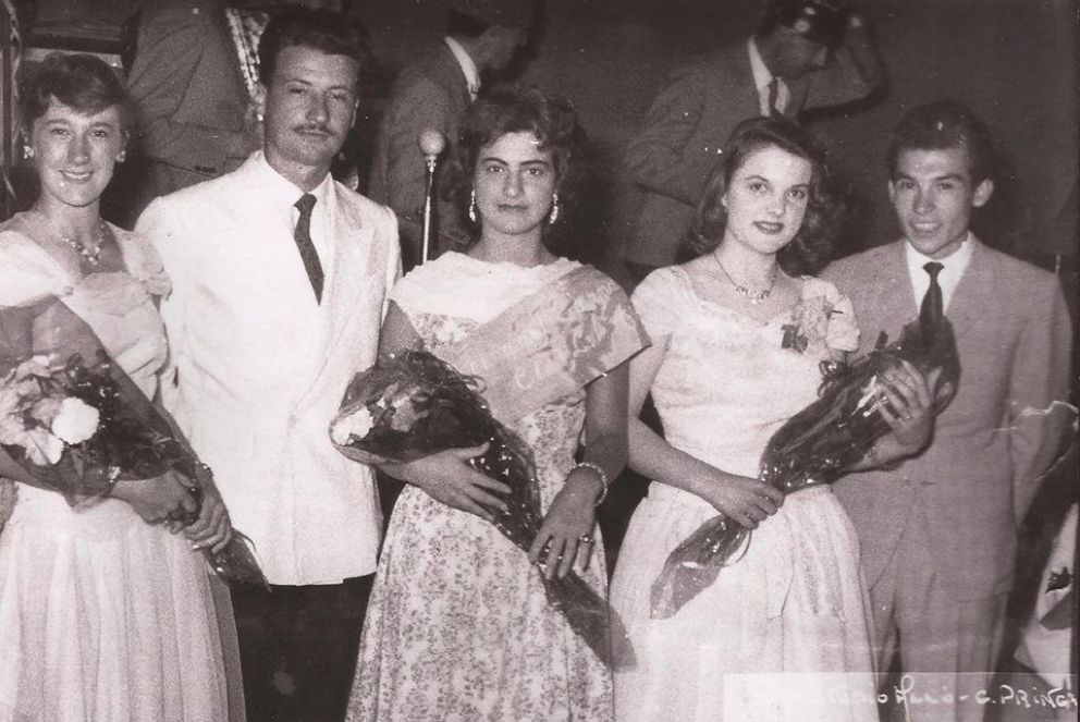  Reina de Carnaval 1960: Graciela Domecq. Princesas: Ana María Asteinza, Nilda Fernández, siendo acompañadas por Santos Lorenzini.