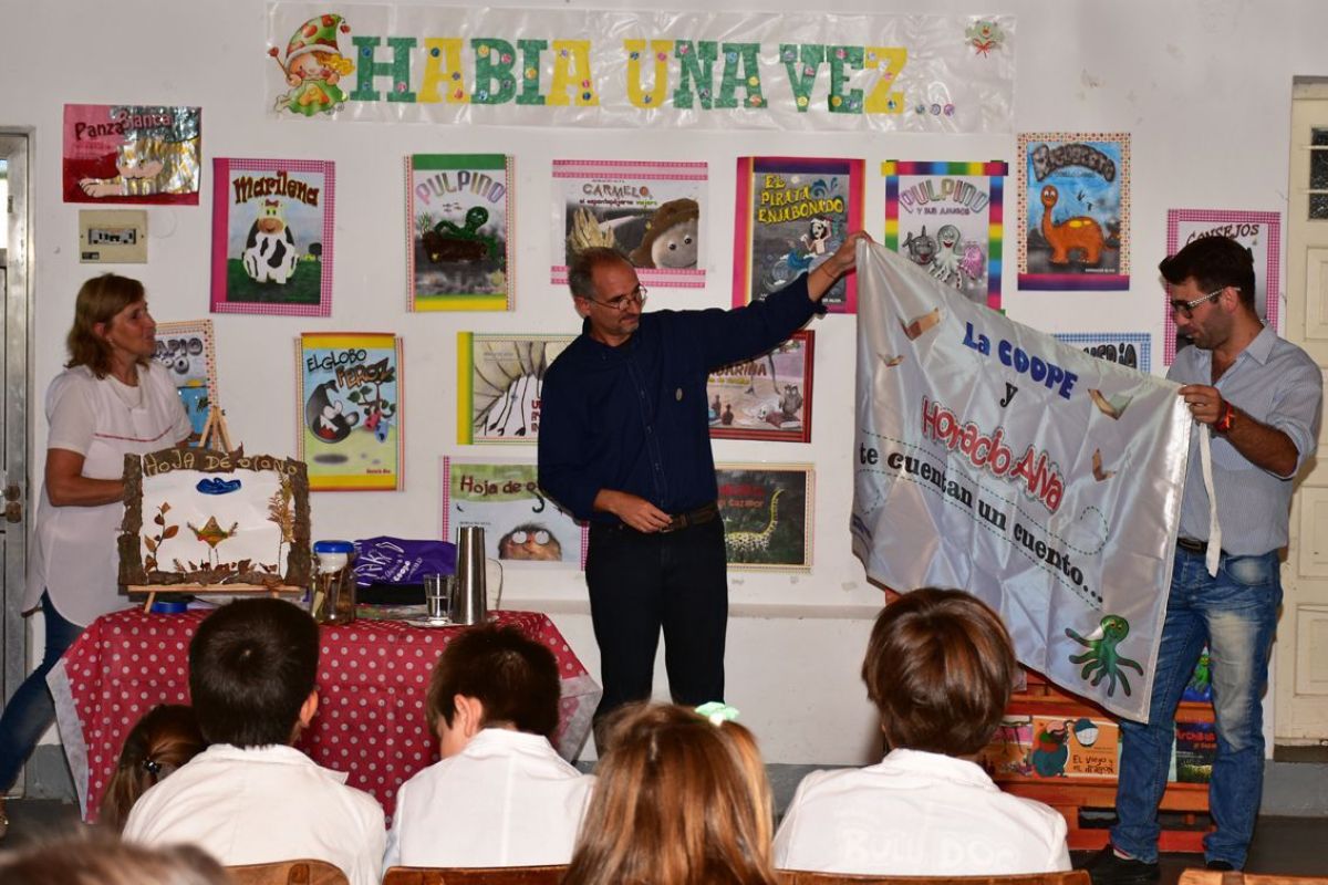 El escritor Horacio Alva visitó El Divisorio y contó cuentos