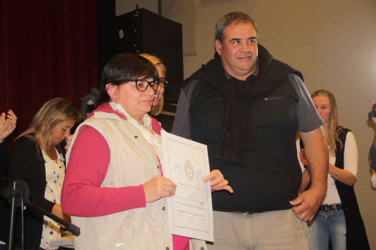 La Provincia entregó escrituras de viviendas a vecinos pringlenses