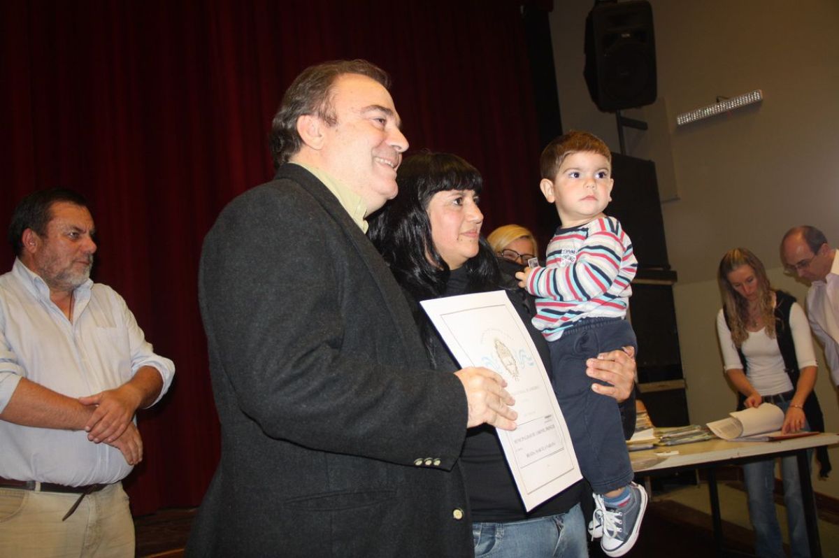 La Provincia entregó escrituras de viviendas a vecinos pringlenses