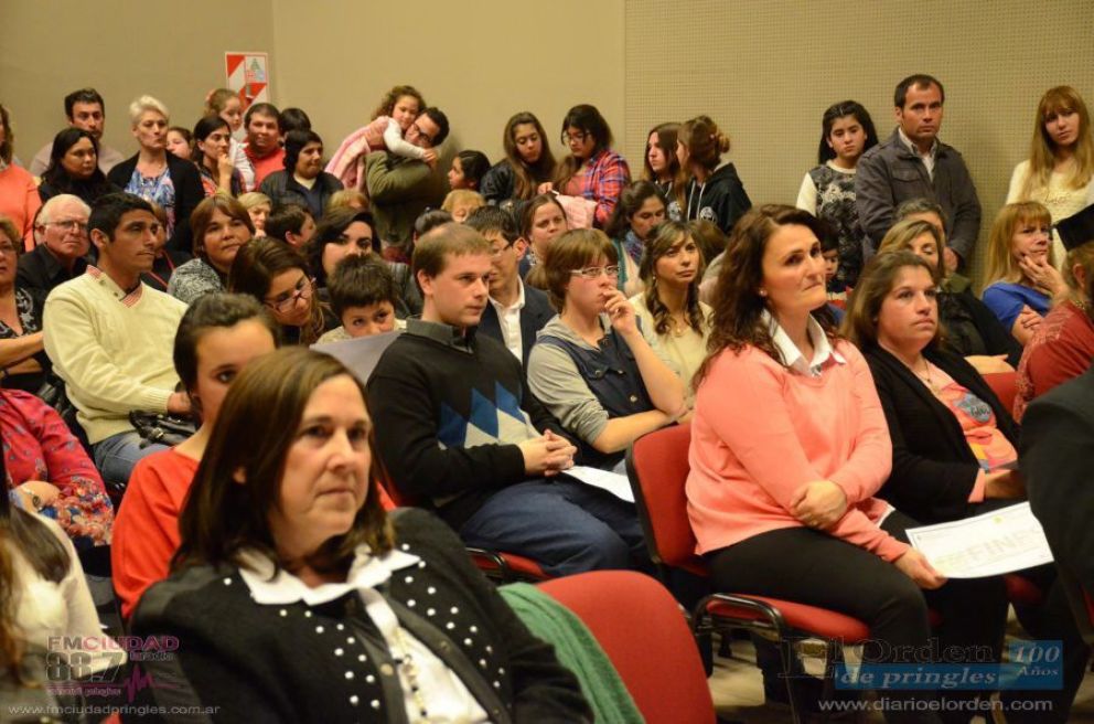 Emotivo acto de egresados 2017 del Plan Fines 2