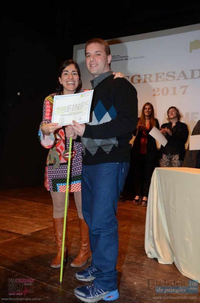 Emotivo acto de egresados 2017 del Plan Fines 2