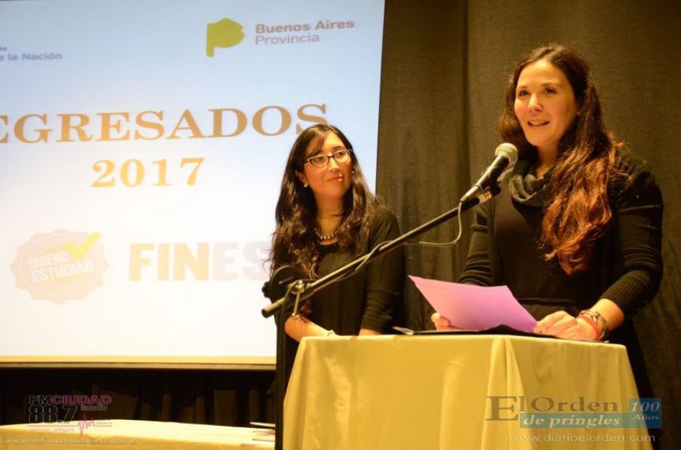 Emotivo acto de egresados 2017 del Plan Fines 2
