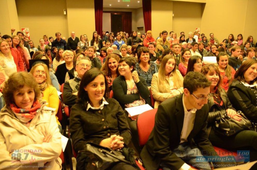 Emotivo acto de egresados 2017 del Plan Fines 2