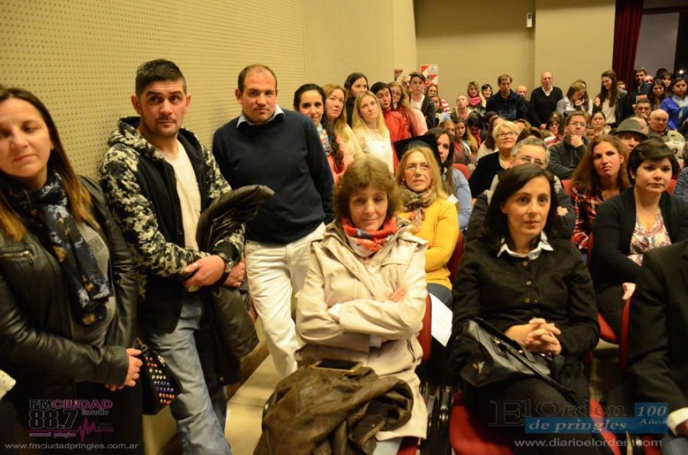 Emotivo acto de egresados 2017 del Plan Fines 2