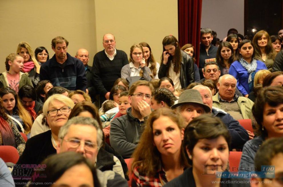 Emotivo acto de egresados 2017 del Plan Fines 2