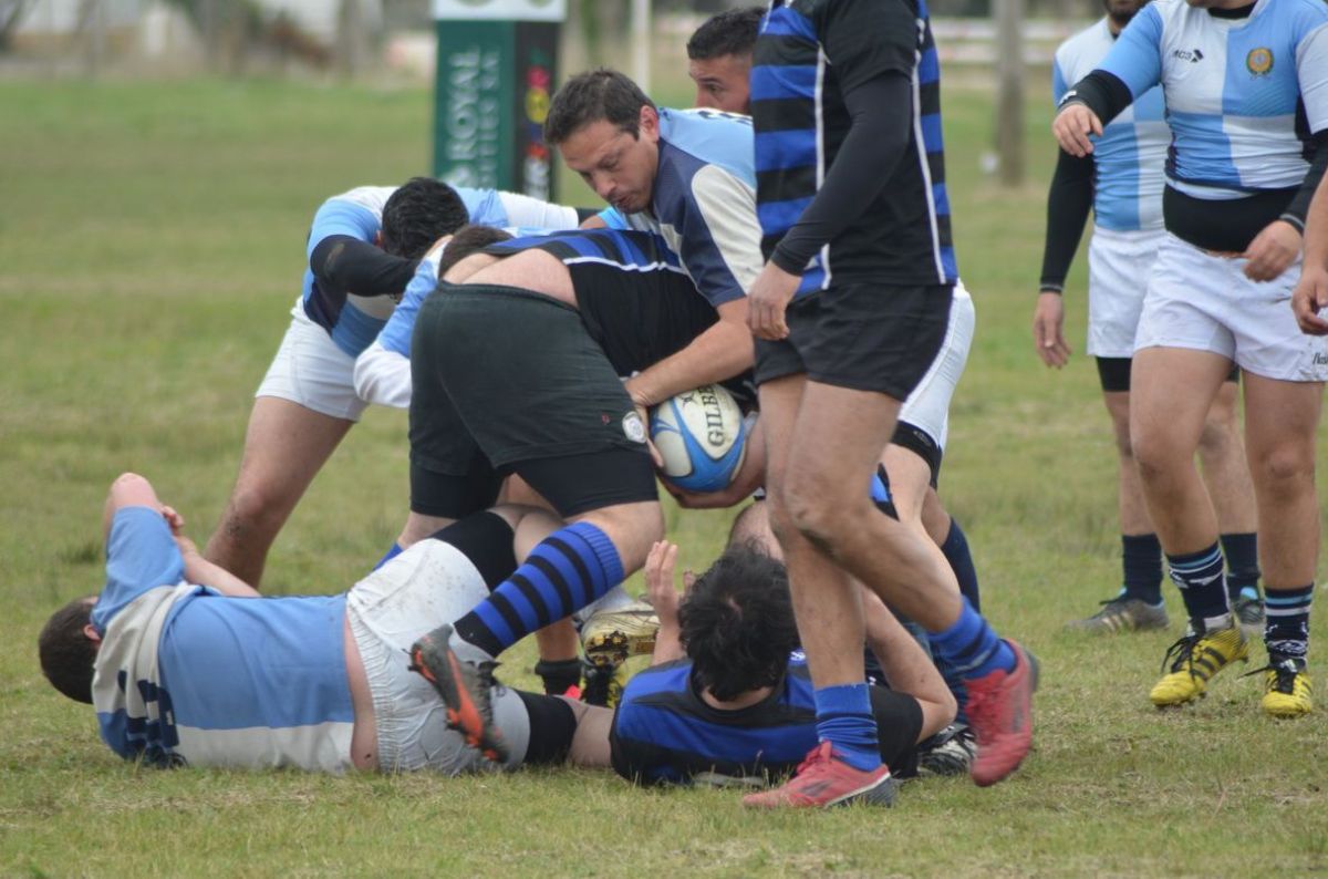 Goleada para vencer a Centro Naval Bahía