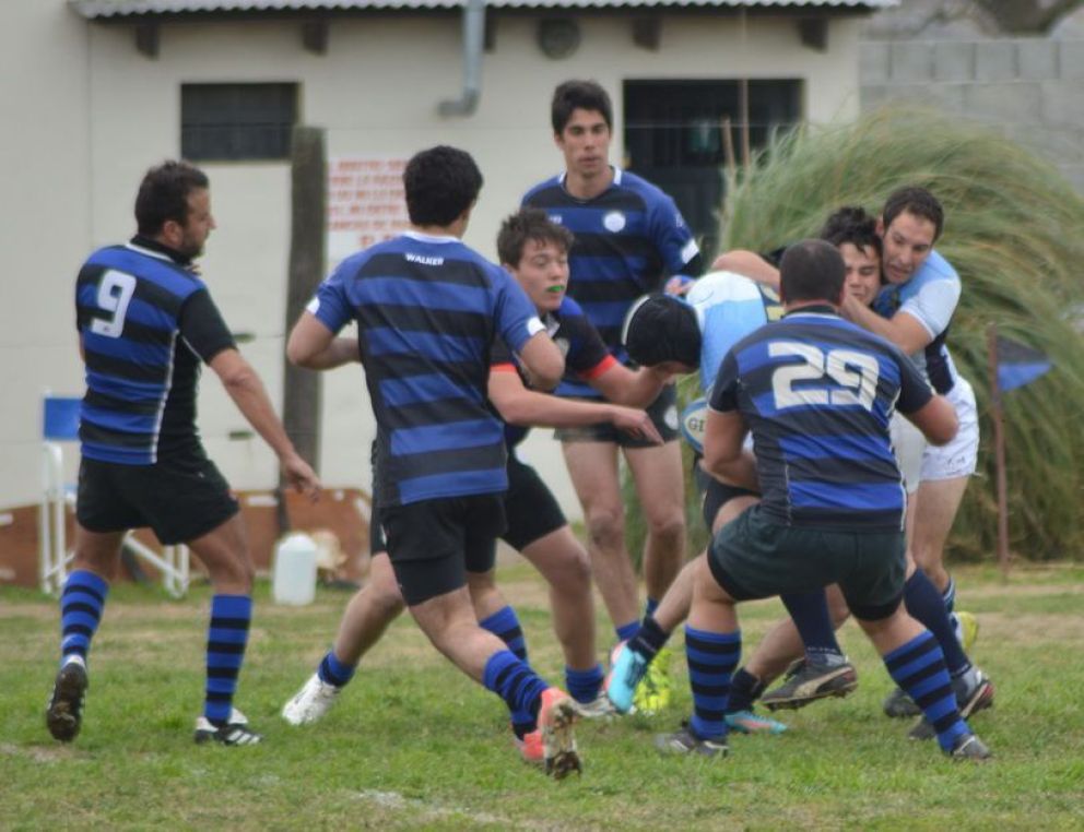 Goleada para vencer a Centro Naval Bahía