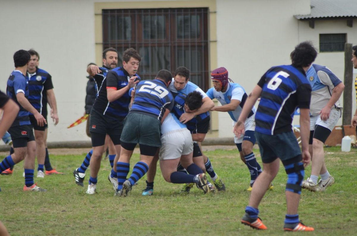 Goleada para vencer a Centro Naval Bahía