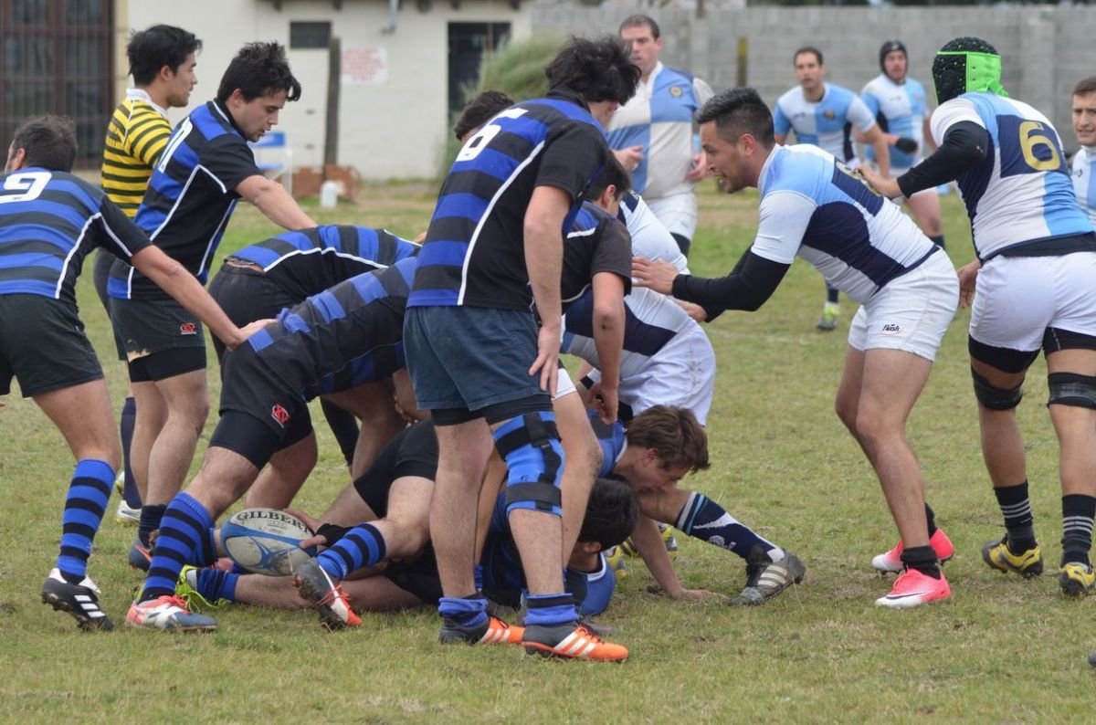 Goleada para vencer a Centro Naval Bahía