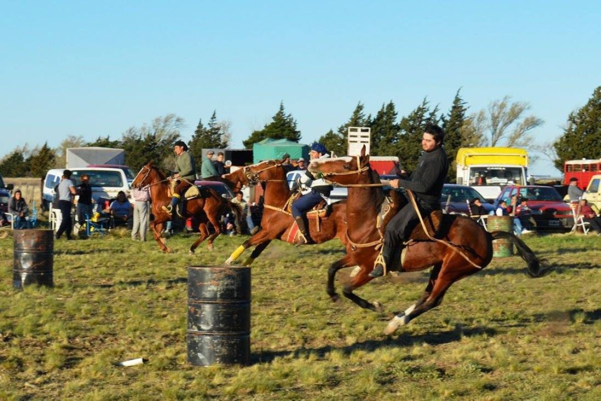 Animada fiesta de la gran familia rural del Cept Nº 3