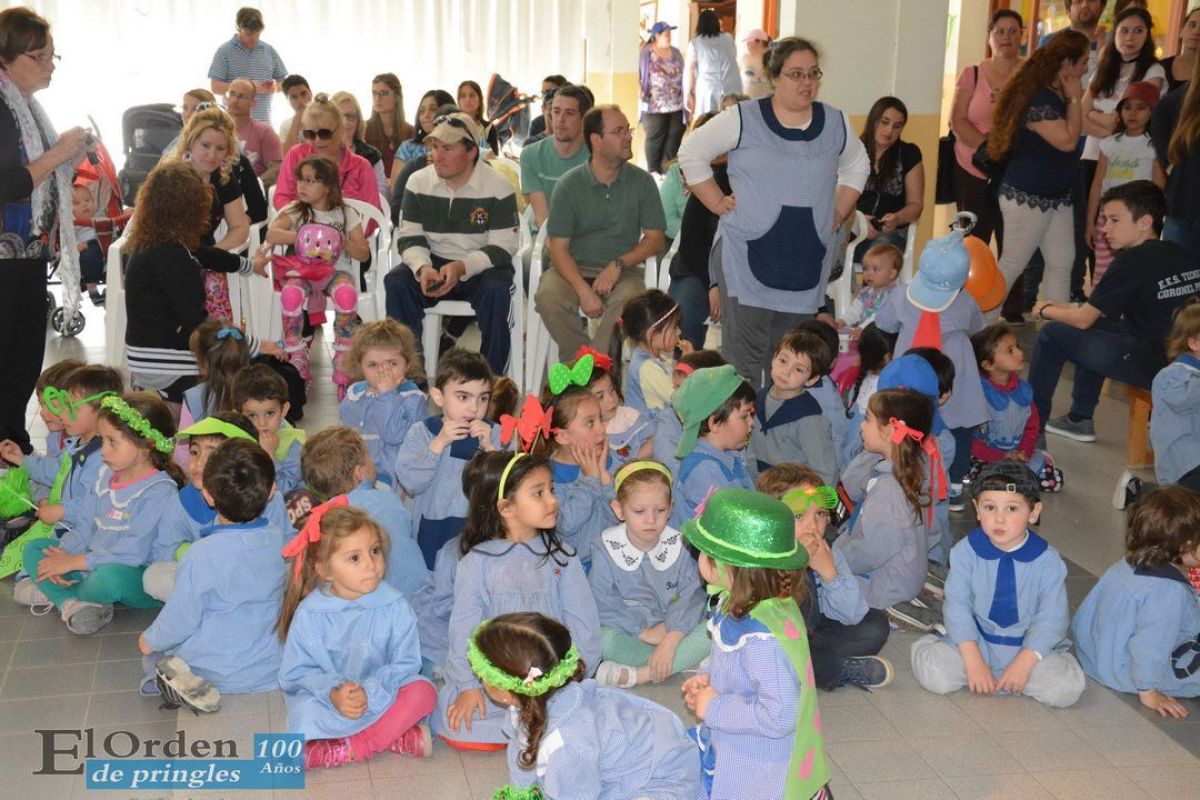 "Jardineritos" presentaron sus remeras de egresados