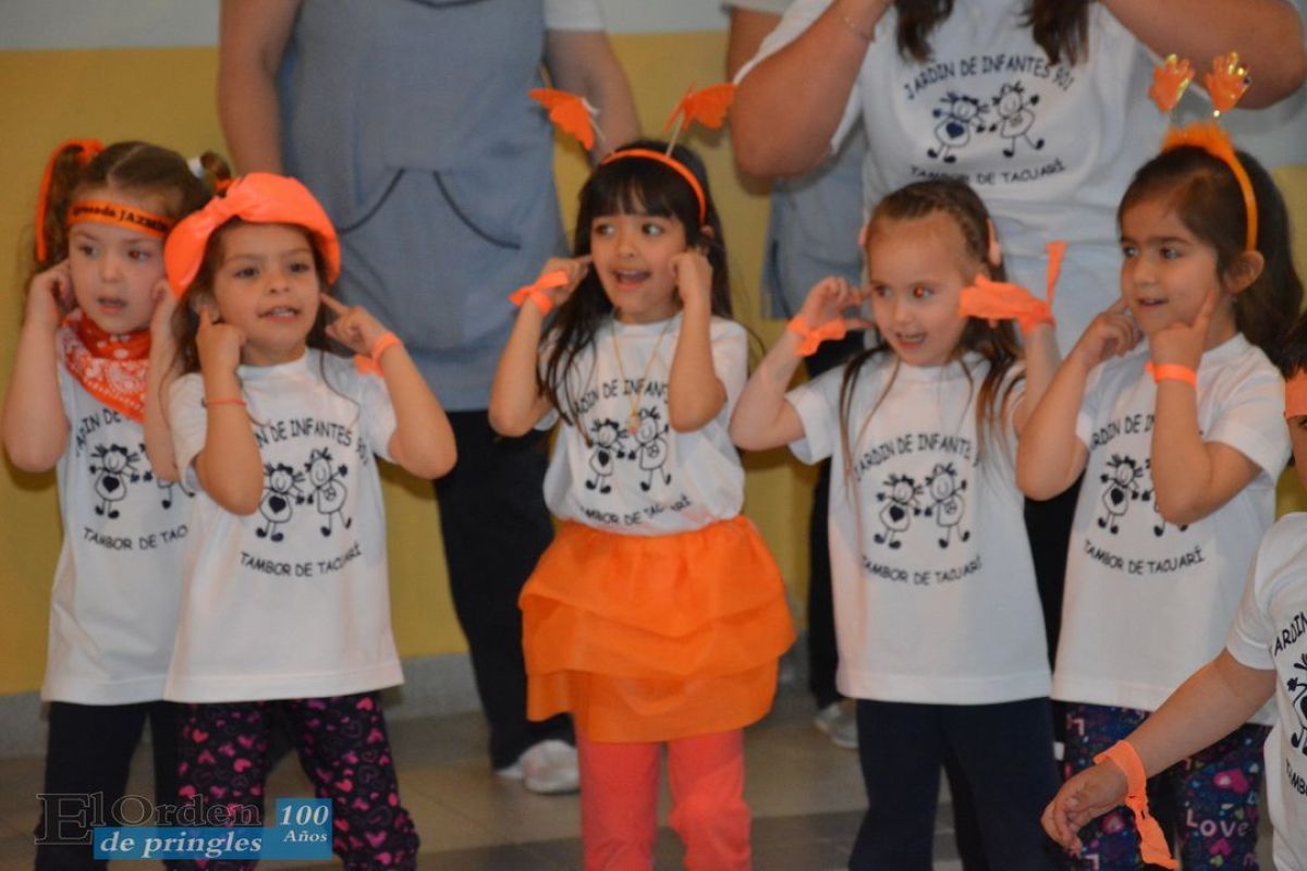 "Jardineritos" presentaron sus remeras de egresados