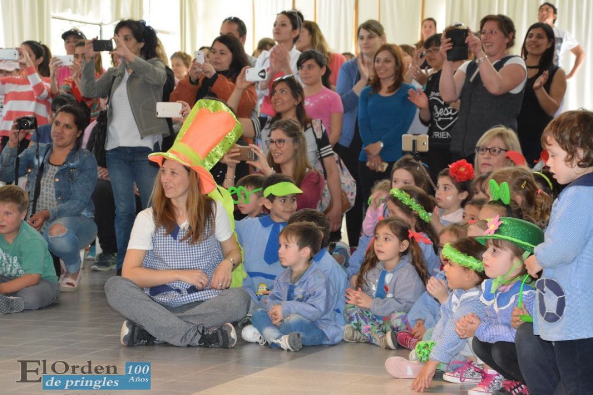 "Jardineritos" presentaron sus remeras de egresados