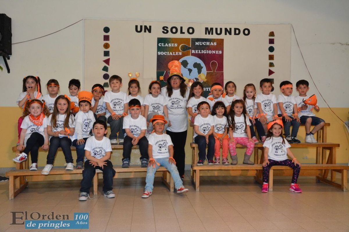 "Jardineritos" presentaron sus remeras de egresados