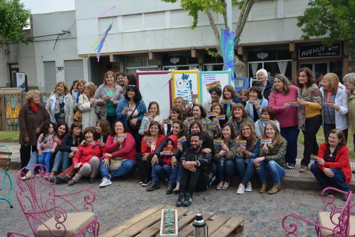 Una hermosa muestra que tiene una cara solidaria
