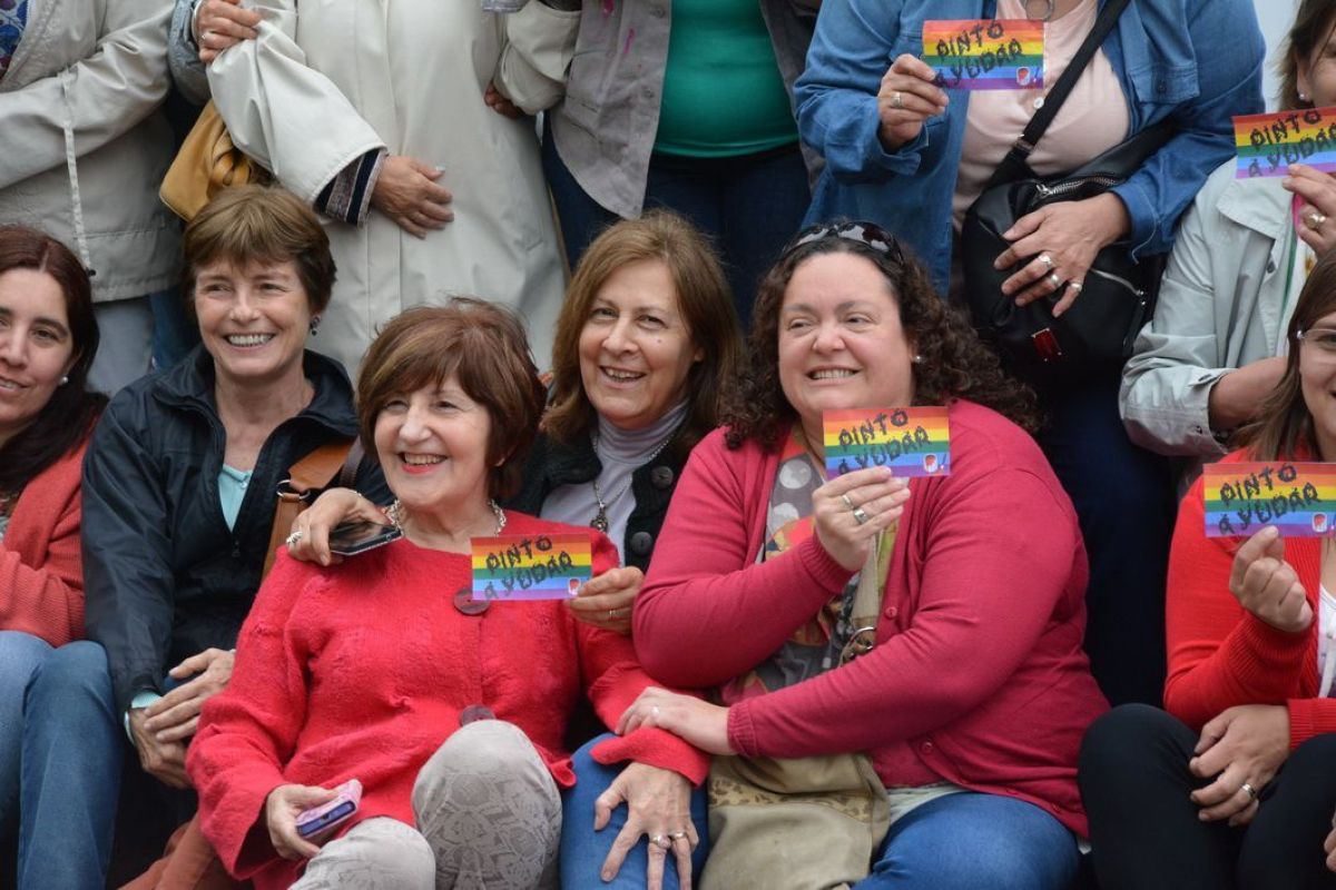 Una hermosa muestra que tiene una cara solidaria