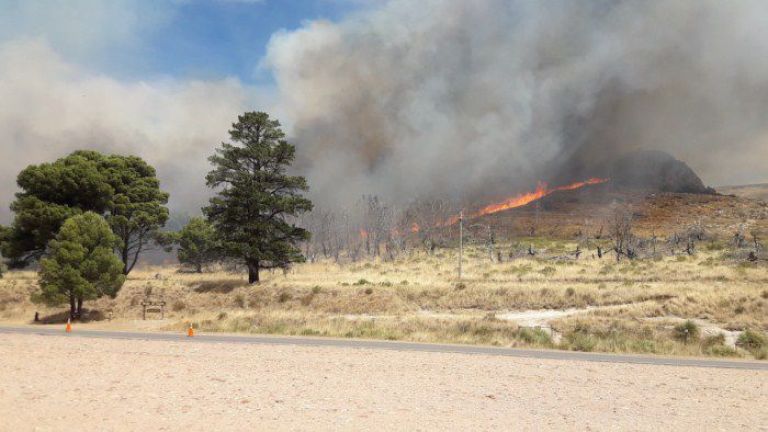 Sigue la lucha contra el fuego en las sierras