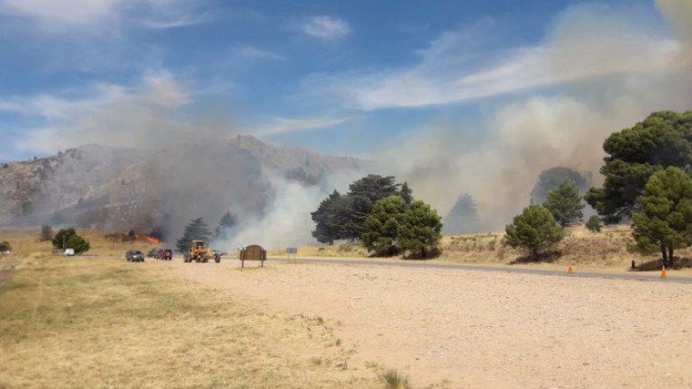 Sigue la lucha contra el fuego en las sierras