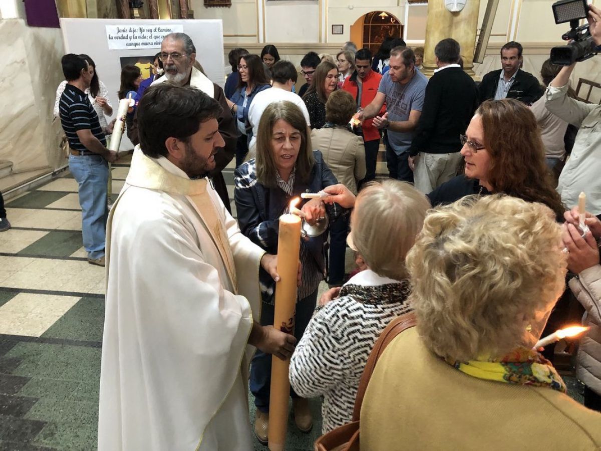 La feligresía vivió con fe  la solemne Vigilia Pascual