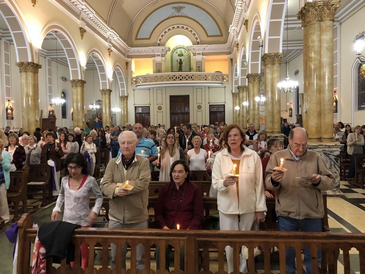 La feligresía vivió con fe  la solemne Vigilia Pascual