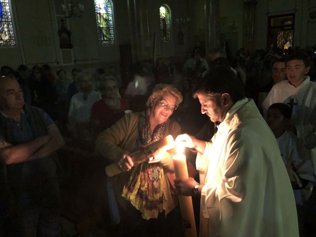 La feligresía vivió con fe  la solemne Vigilia Pascual