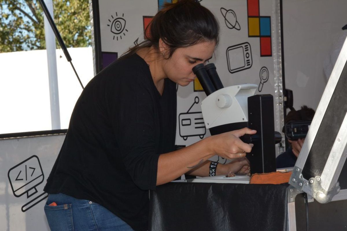 Llegó a Pringles el laboratorio  móvil 'Infinito por Descubrir'