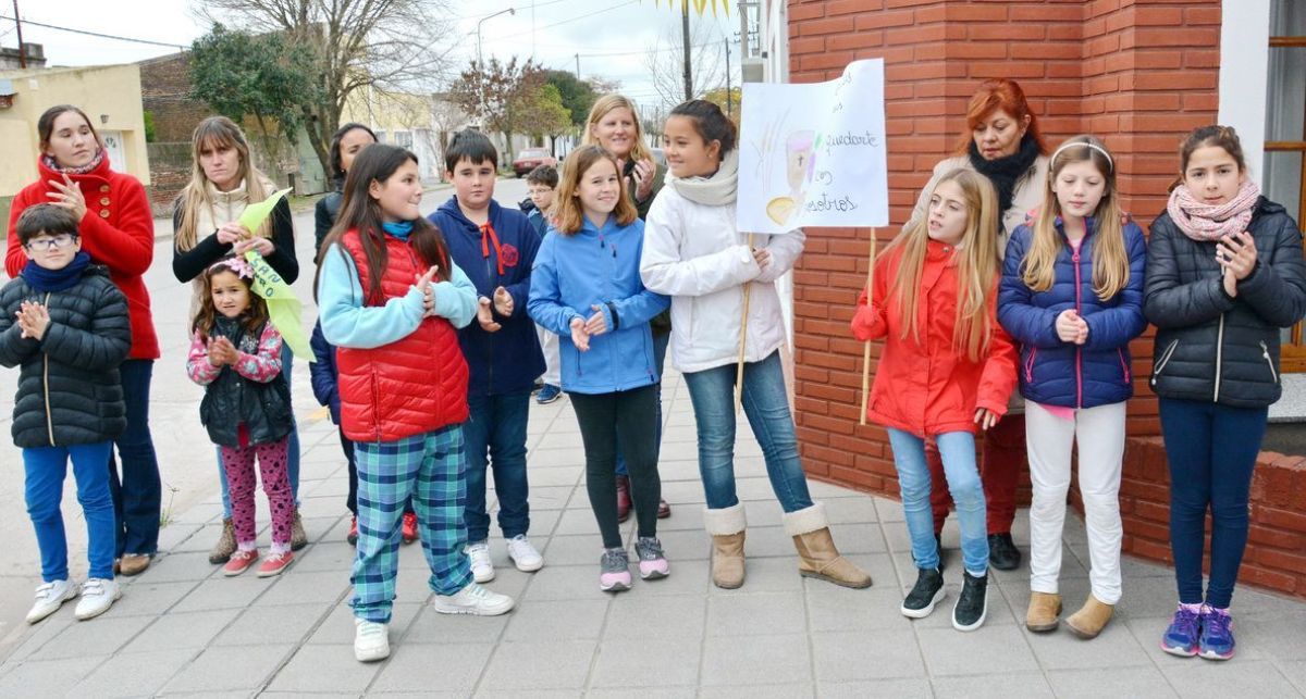 Corpus Christi: Jesús caminó por las calles de Pringles