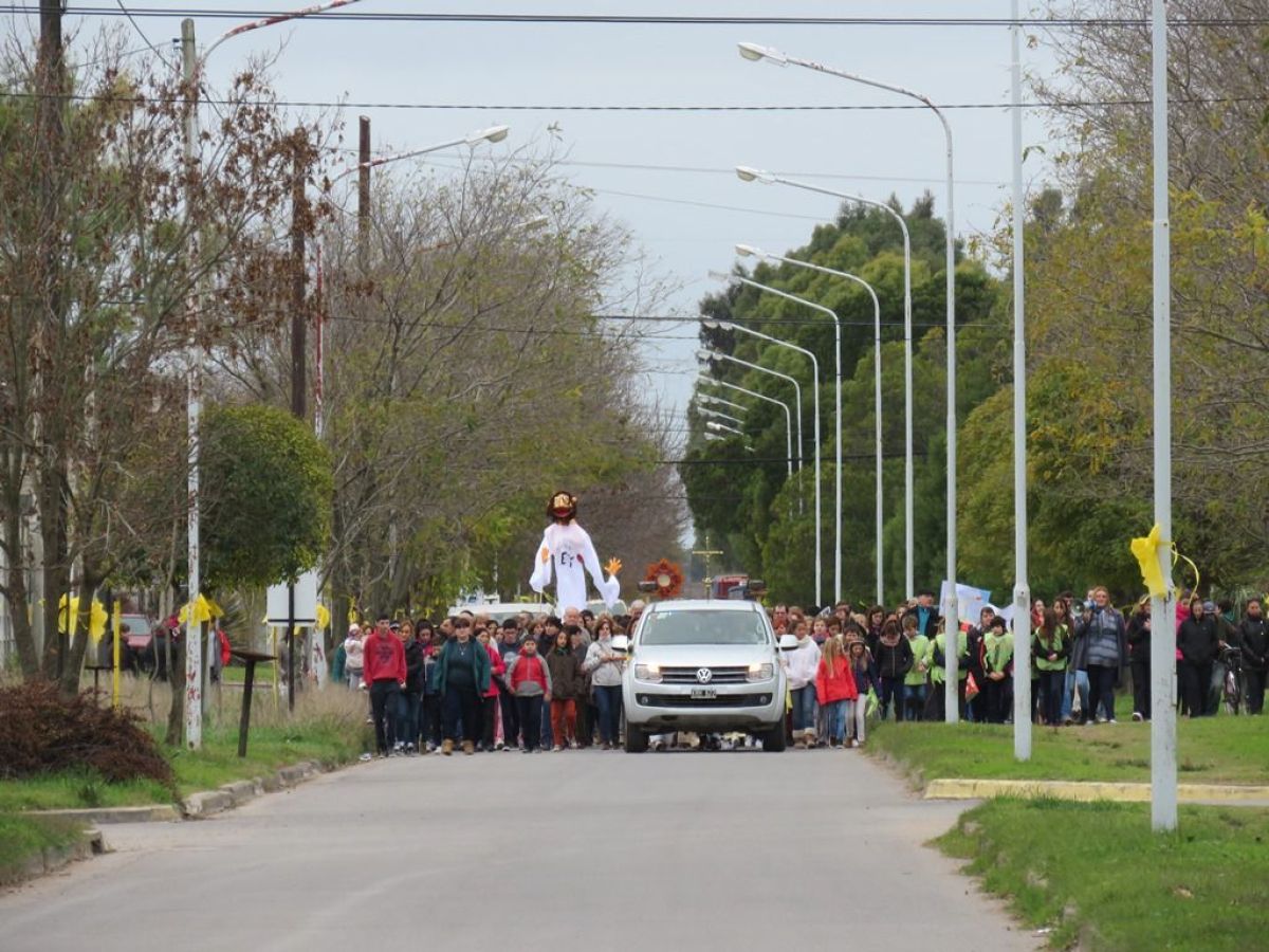 Corpus Christi: Jesús caminó por las calles de Pringles