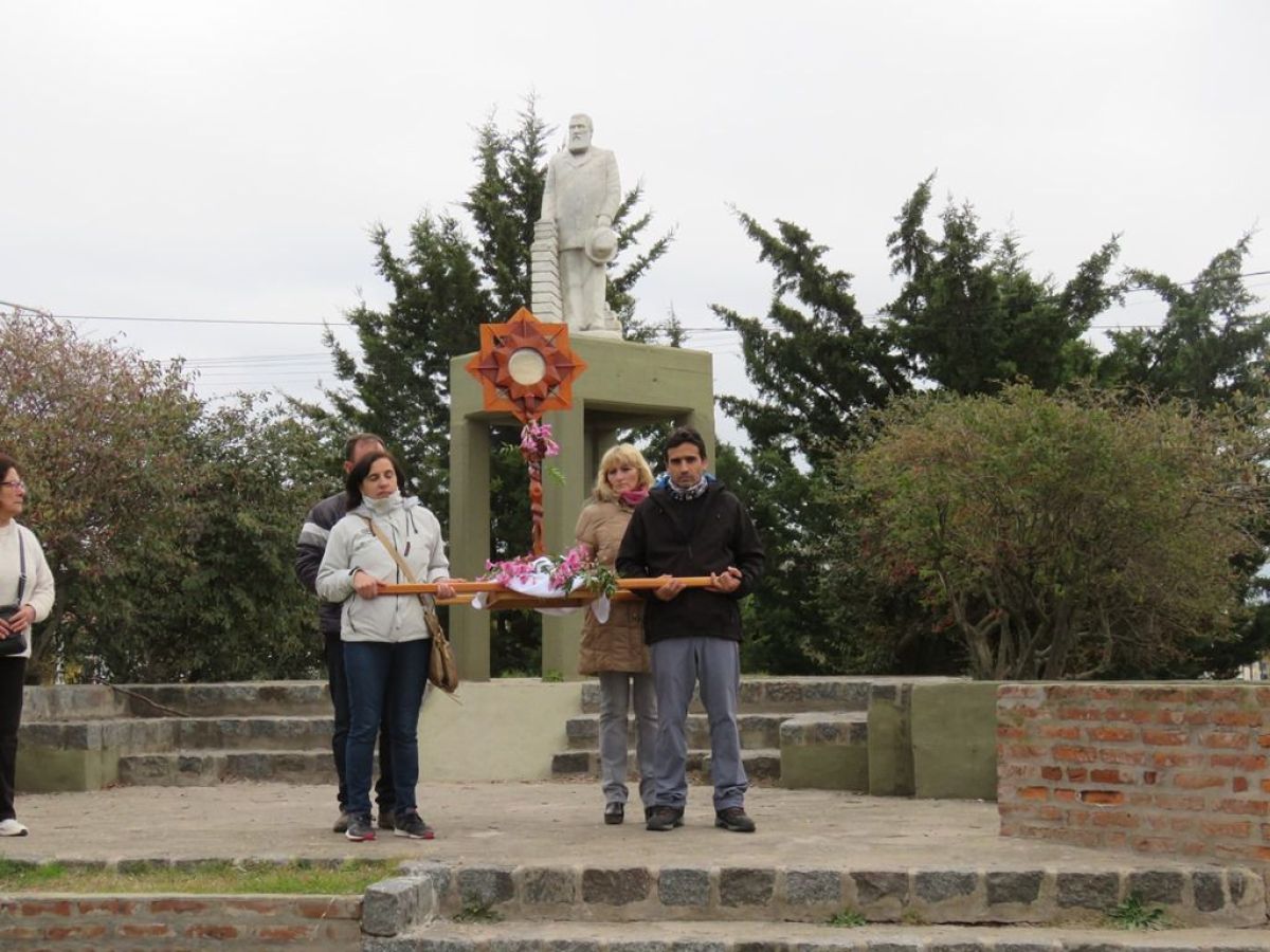 Corpus Christi: Jesús caminó por las calles de Pringles
