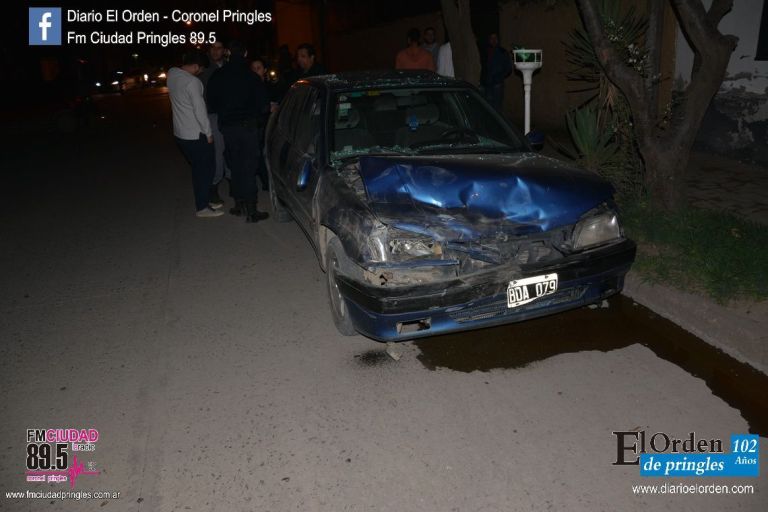 Perdió el control y chocó un auto estacionado | El Orden de Pringles