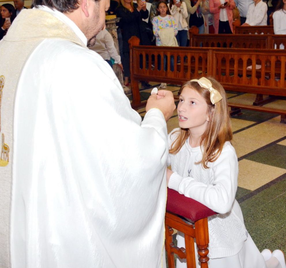 54 niños del Sagrado Corazón tomaron su primera comunión