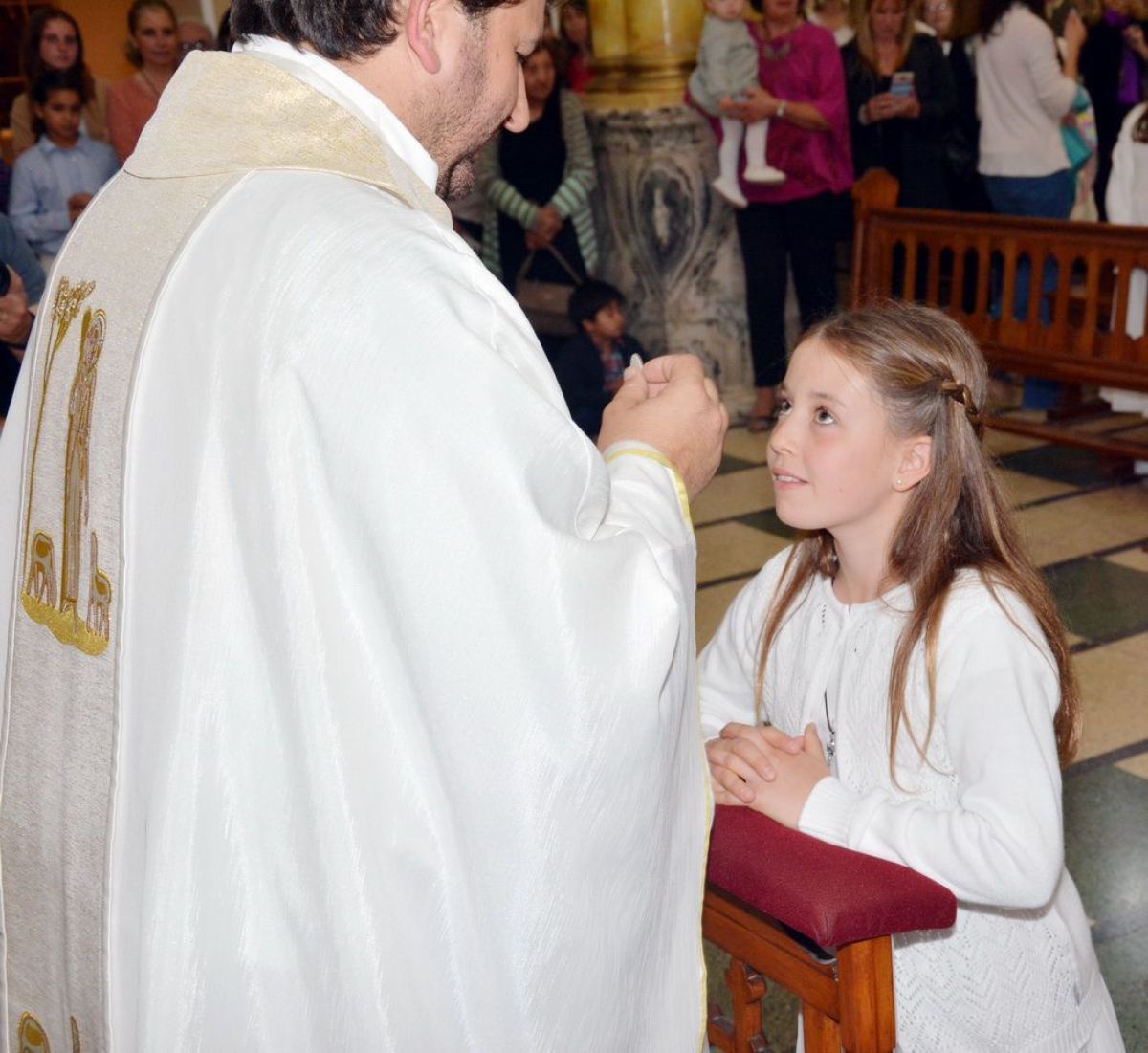 54 niños del Sagrado Corazón tomaron su primera comunión