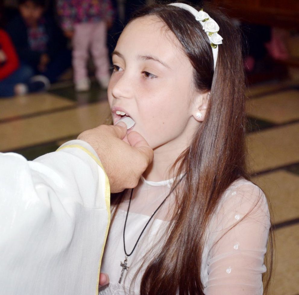 54 niños del Sagrado Corazón tomaron su primera comunión