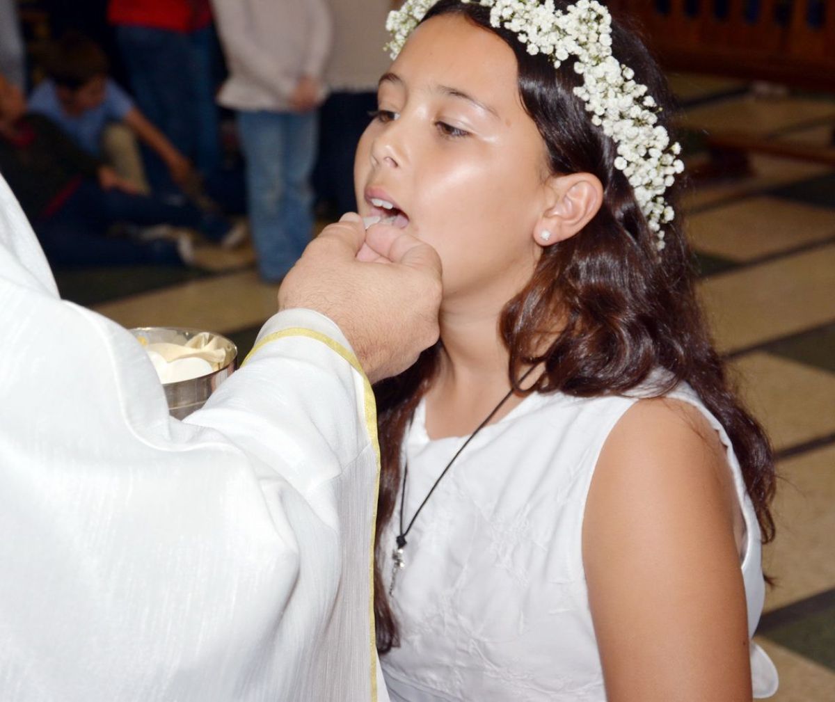 54 niños del Sagrado Corazón tomaron su primera comunión