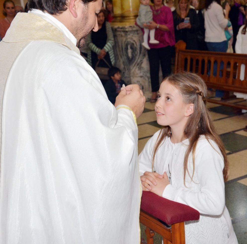 54 niños del Sagrado Corazón tomaron su primera comunión