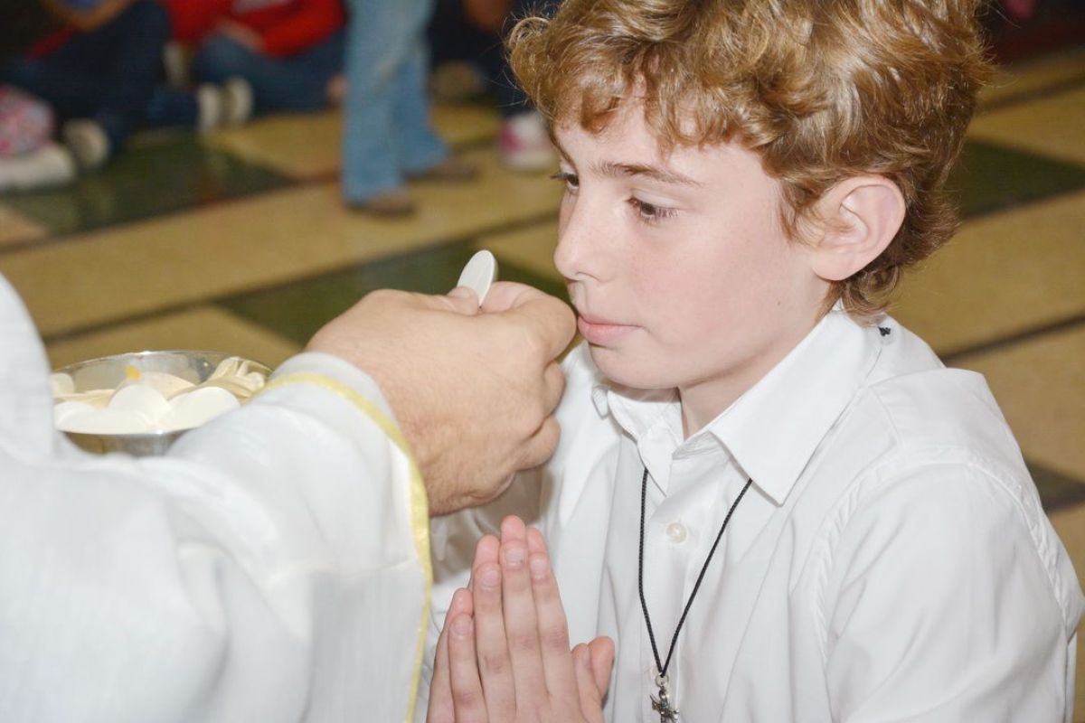 54 niños del Sagrado Corazón tomaron su primera comunión